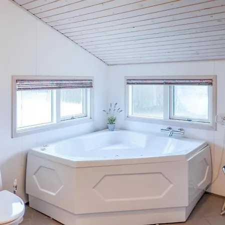 別荘 4 Bedroom Lovely In *
