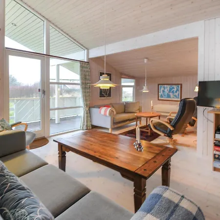 別荘 4 Bedroom Lovely In