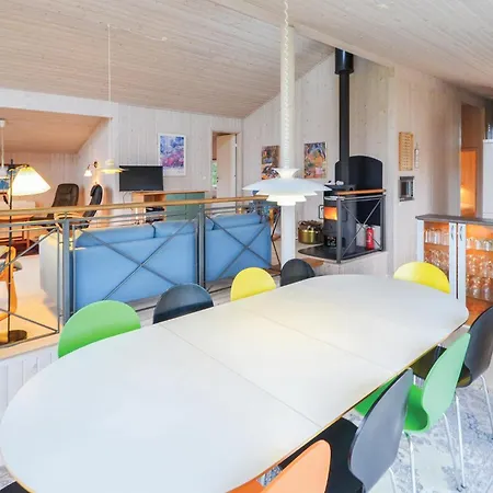別荘 4 Bedroom Lovely In